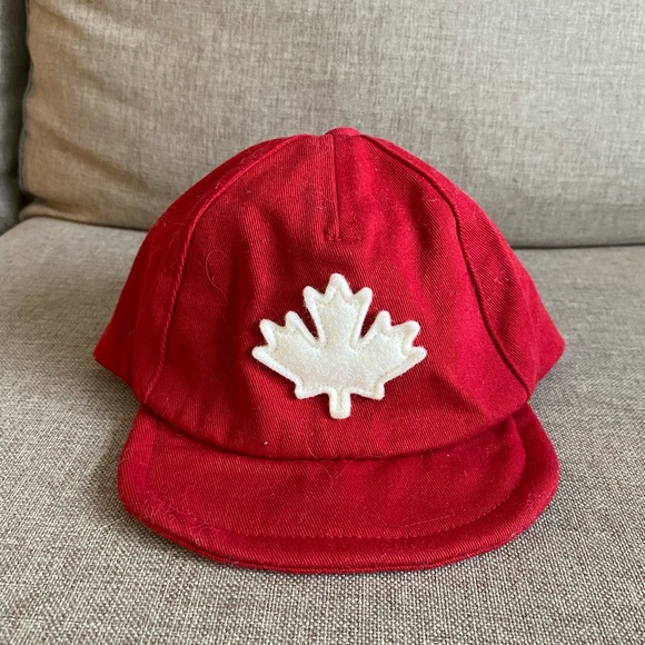 Baby Roots red hat 6-12 months - Picture 1 of 3